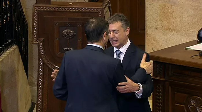 Iñigo Urkulluren karguaren zina. Irudia: EITB