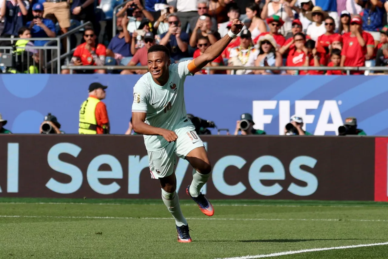 BOSTON (United States), 09/07/2026.- Kylian Mbappe of France (R) celebrates the 2-0 goal during the FIFA World Cup 2026 quarterfinals match France against Morocco, in Boston, Massachusetts, USA, 09 July 2026. (Francia, Marruecos) EFE/EPA/SARAH YENESEL
