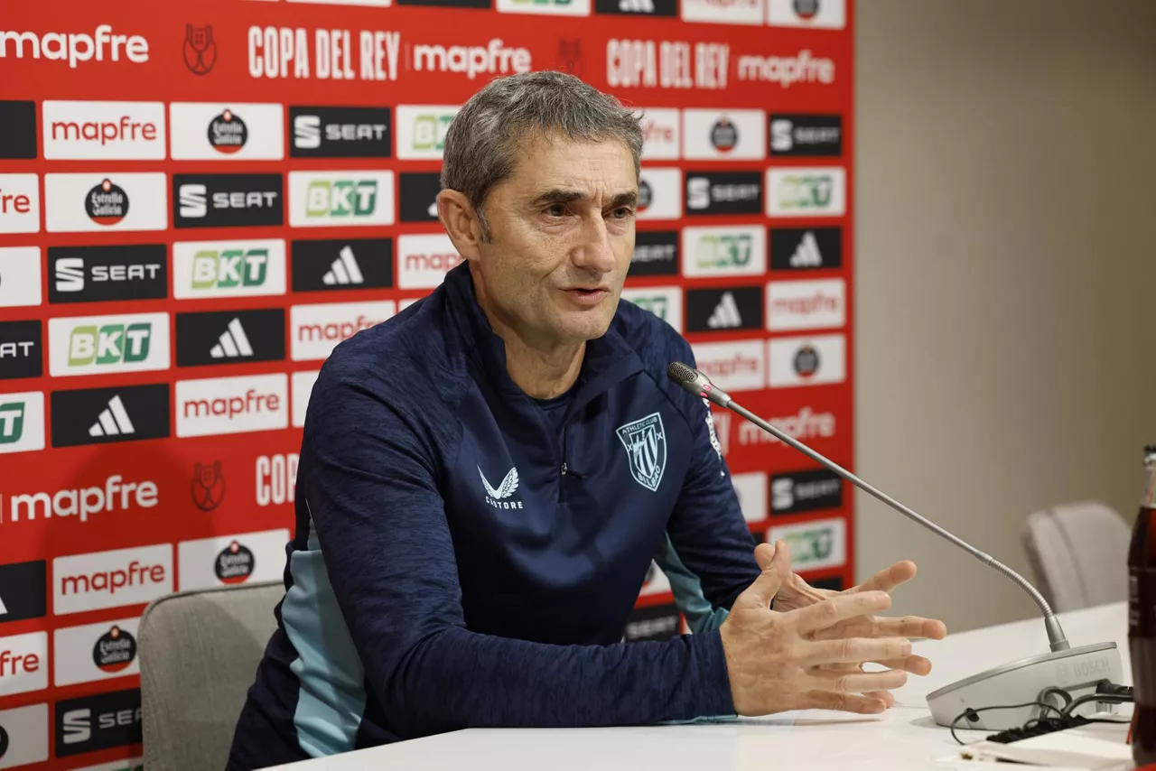 LEZAMA (BIZKAIA), 10/02/2026.- El entrenador del Athletic de Bilbao, Ernesto Valverde, ha ofrecido este martes una rueda de prensa previa al partido de ida de las semifinales de la Copa del Rey frente a la Real Sociedad del próximo miércoles. EFE/ Miguel Toña

