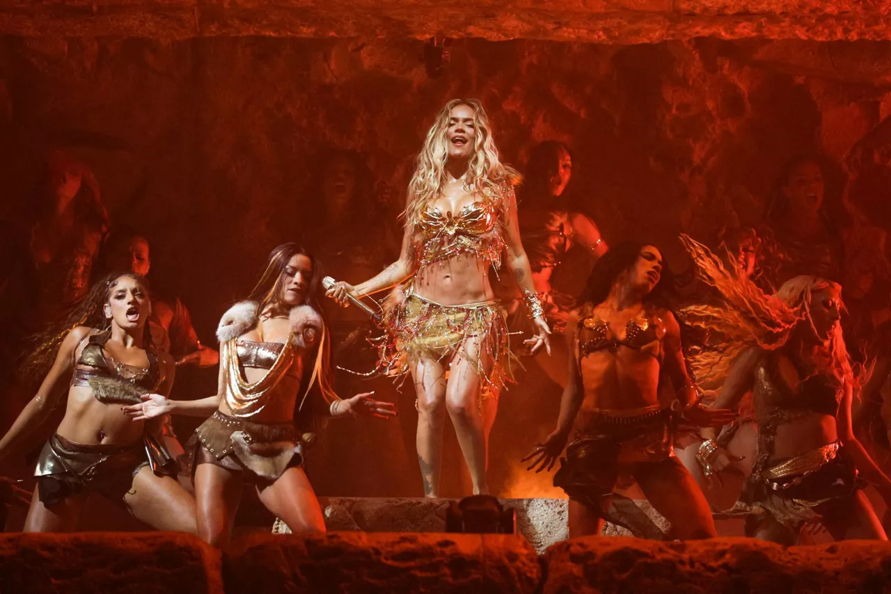 INDIO (United States), 20/04/2026.- Columbian singer Karol G performs on the Coachella stage during day three of weekend two at the 2026 Coachella Valley Music and Arts Festival at the Empire Polo Club in Indio, California, USA, 19 April 2026. EFE/EPA/CHRIS TORRES
