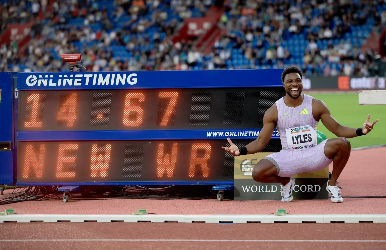 Ostrava (Czech Republic), 16/06/2026.- Noah Lyles of the USA celebrates after winning the Men's 150m race at the 65th Gold Spike athletics meeting in Ostrava, Czech Republic, 16 June 2026. Lyles clocked a new World Record of 14.67 seconds. (República Checa) EFE/EPA/MARTIN DIVISEK
