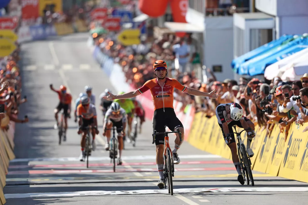 Peso da Régua (Portugal), 12/08/2026.- Spanish rider Xabier Isasa of Euskaltel - Euskadi wins the 6th stage of the Volta a Portugal cycling tour, a race over 132.6km from Santa Maria da Feira to Peso da Regua, Portugal, 12 August 2026. (Ciclismo) EFE/EPA/NUNO VEIGA
