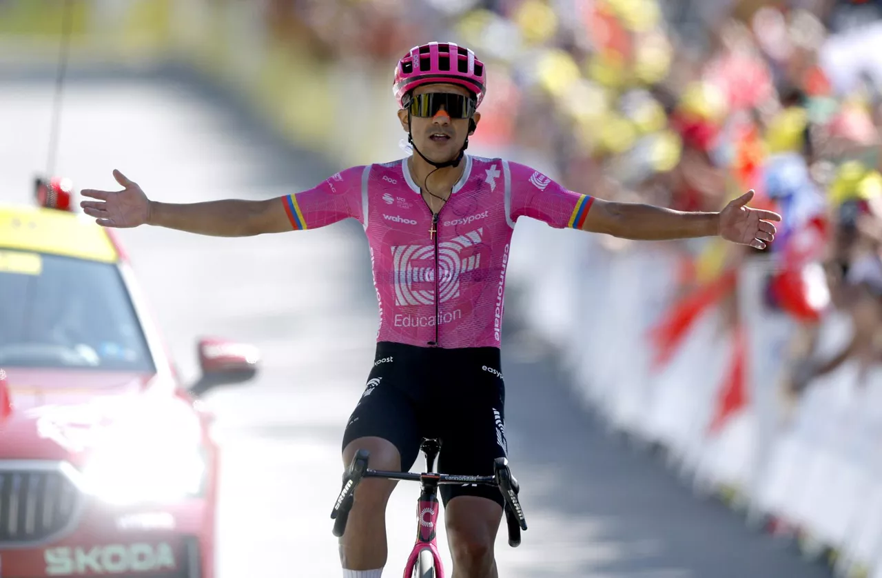 ORCIERES-MERLETTE (France), 23/07/2026.- Ecuadorian cyclist Richard Carapaz of EF Education - EasyPost wins Stage 18 of the Tour de France, a 185.2 km route from Voiron to Orcieres-Merlette, France, 23 July 2026. (Ciclismo, Francia) EFE/EPA/GUILLAUME HORCAJUELO

