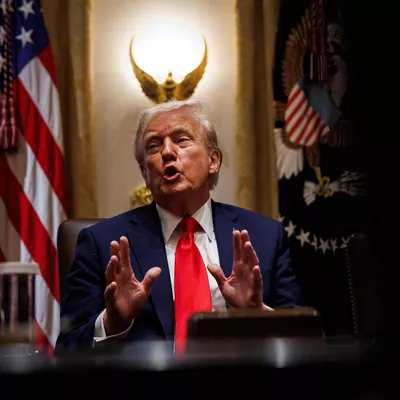 Washington (United States), 09/10/2025.- US President Donald Trump speaks during a Cabinet Meeting at the White House in Washington, DC, USA, 09 October 2025. US President Donald Trump announced that Israel and Hamas have agreed to the first phase of a Gaza peace plan, which includes the release of Israeli hostages and Palestinian prisoners, the withdrawal of Israeli forces, and the delivery of humanitarian aid to Gaza. EFE/EPA/SAMUEL CORUM / POOL

