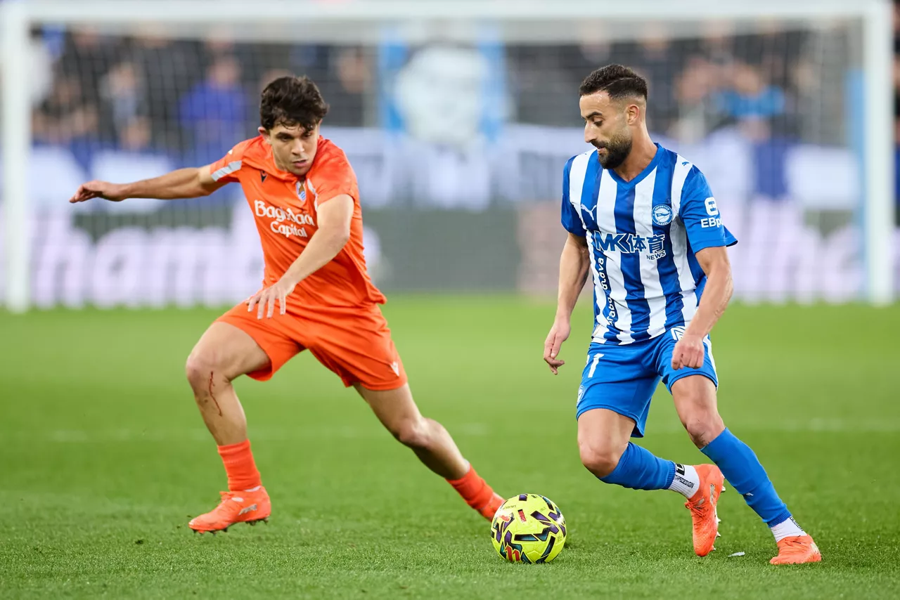 Jon Mikel Aranburu eta Abde Rebbach, Alavesen eta Realaren arteko derbian, Mendizorrotzan