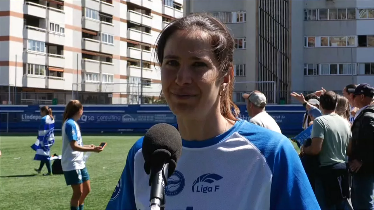 Andrea Esteban, entrenadora del Alavés Gloriosas.