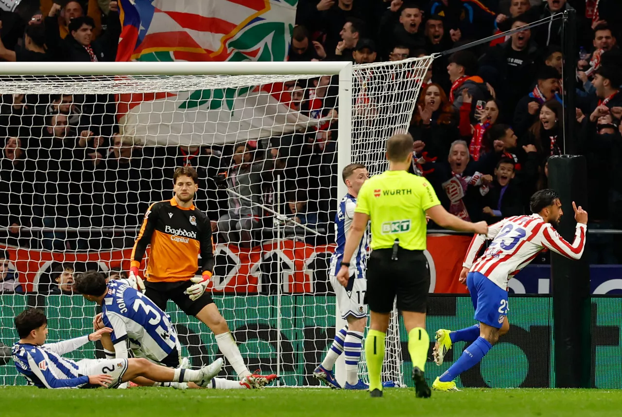 MADRID, 07/03/2026.- El delantero del Atlético Nico González celebra el gol conseguido ante la Real Sociedad durante el partido de la jornada 27 de Liga que disputan este sábado Atlético de Madrid y Real Sociedad en el estadio Metropolitano de Madrid. EFE/Mariscal

