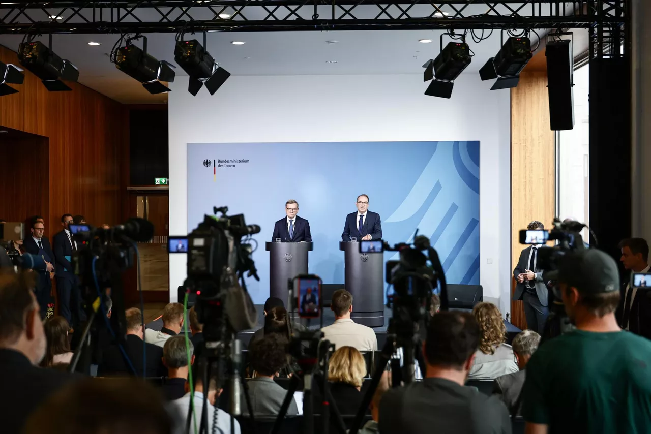 BERLIN (Germany), 01/09/2026.- German Interior Minister Alexander Dobrindt (R) and German Foreign Minister Johann Wadephul attend a press conference on the drone incident at Leipzig Airport in Berlin, Germany, 01 September 2026. A drone loaded with explosives was found on 05 August near a Ukrainian cargo plane, while another aircraft collided with an unidentified flying object nearby shortly before landing safely. The airport in eastern Germany plays a key role in the transport of military supplies by the German Armed Forces and NATO allies. It also serves as a base for the Ukrainian airline Antonov Airlines. (Alemania) EFE/EPA/FILIP SINGER
