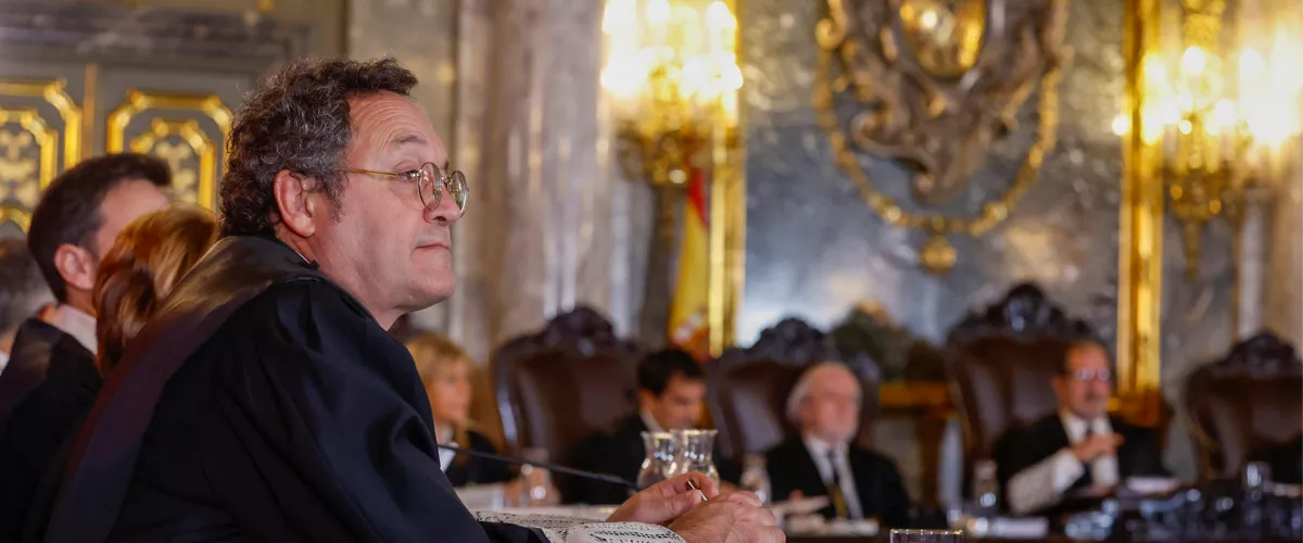 MADRID, 03/11/2025.- El fiscal general del Estado, Álvaro García Ortiz (i), este lunes en el inicio del juicio por la presunta filtración de información sobre la investigación por fraude a Hacienda de la pareja de Isabel Díaz Ayuso en el Tribunal Supremo. EFE/J.J. Guillén POOL
