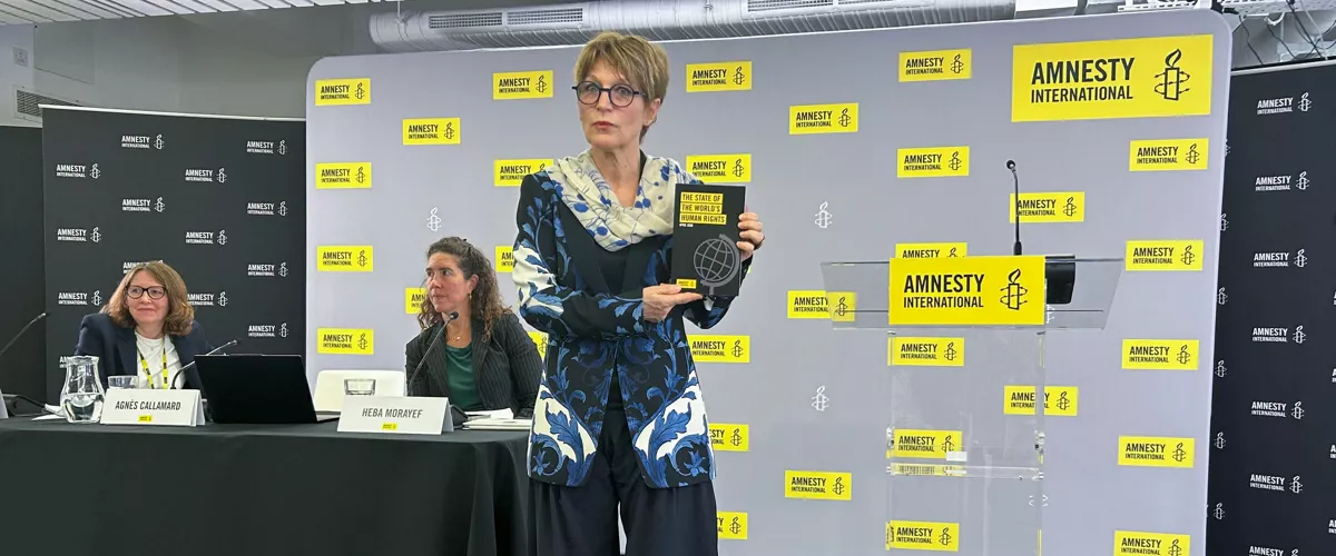 LONDRES, 21/04/2026.- La organización Amnistía Internacional presentó hoy su informe anual sobre los derechos humanos en el mundo y advirtió contra la emergencia de un nuevo orden global basado en la lógica de la depredación practicada por varios líderes mundiales, entre los que destacó al estadounidense Donald Trump, el israelí Benjamín Netanyahu y el ruso Vladímir Putin. Se trata de un ataque directo a los cimientos de los derechos humanos y el orden internacional basado en normas, perpetrado por los actores más poderosos con el objetivo de conseguir control, impunidad y beneficios, dijo la secretaria general de AI, la francesa Agnès Callamard (en la imagen). EFE/Luis Campello/Javier Otazu
