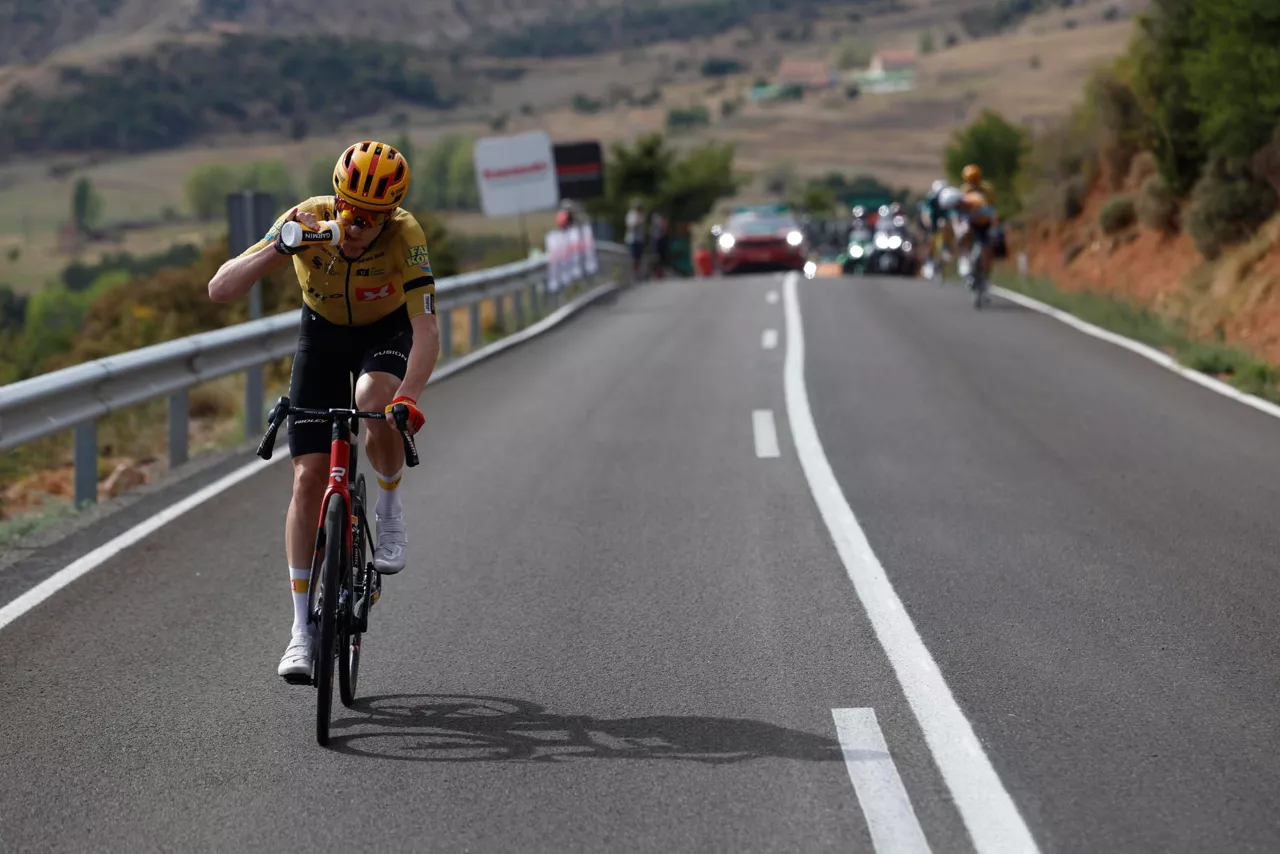 ARAMÓN VALDELINARES (TERUEL), 28/08/2026.-El ciclista noruego Andreas Leknessund durante la séptima etapa de La Vuelta a España, un recorrido de 150 kilómetros que une las localidades de Vall d´Alba (Castellón)-Aramón Valdelinares. EFE/Javier Lizón
