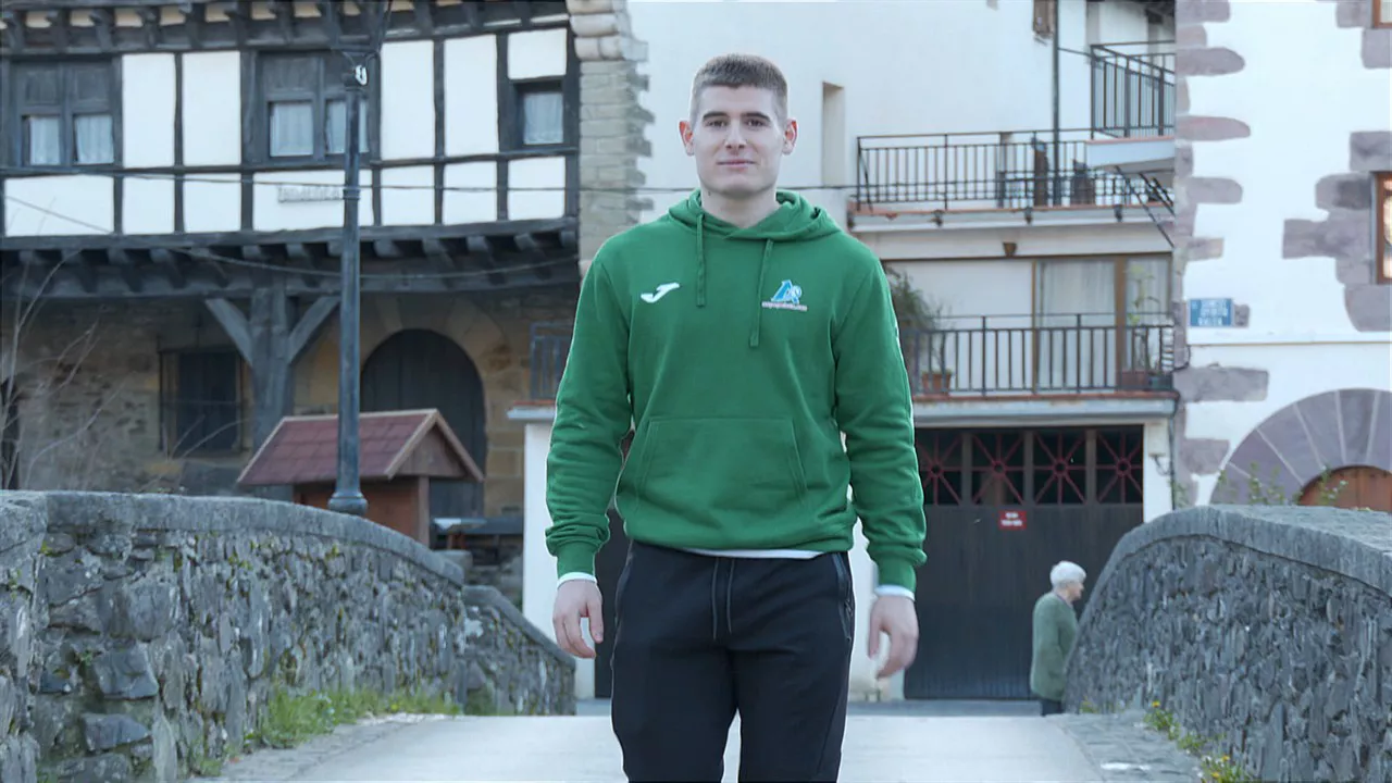 Beñat-Apezetxea-debuta-Aspe-Leitza