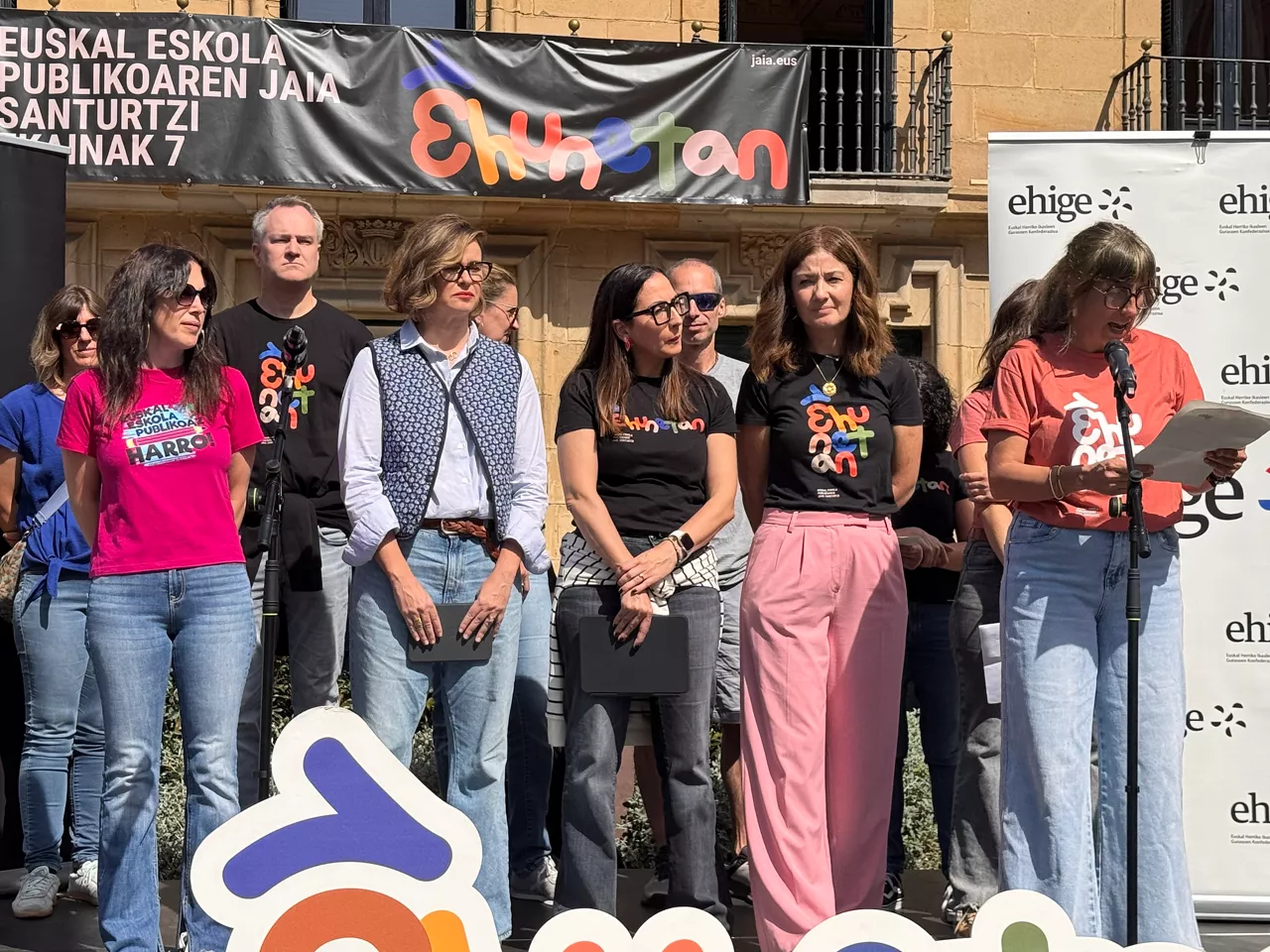 Santurtzi reúne a miles de personas en la fiesta de la Escuela Pública Vasca