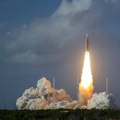 La misión Artemis II de la NASA alcanzó este miércoles la órbita de la Tierra cerca de 10 minutos después de despegar desde Florida (EE.UU.) para comenzar su viaje de 10 días que le llevará alrededor de la Luna, lo que ocurre por primera vez en más de 50 años.