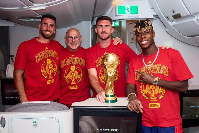 Unai Simon, Luis de la Fuente, Aymeric Laporte eta Nico Williams munduko txapeldunak.