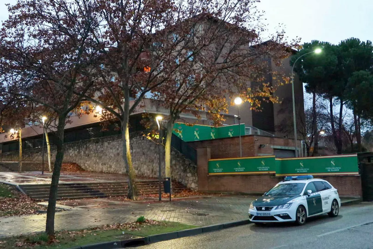 Madrid, 10/12/2025.- Vista de la Comandancia de la Guardia Civil en Tres Cantos (Madrid), donde se encuentran detenidos la exmilitante del PSOE Leire Díez y el expresidente de la Sociedad Española de Participaciones Industriales (SEPI) Vicente Fernández. Ambos han sido detenidos por la Unidad Central Operativa (UCO) de la Guardia Civil, debido a una causa que se sigue en el Juzgado Central de Instrucción número 6 de la Audiencia Nacional, en coordinación con la Fiscalía Anticorrupción, y en la que las diligencias están bajo secreto sumarial. EFE/EFE-TV
