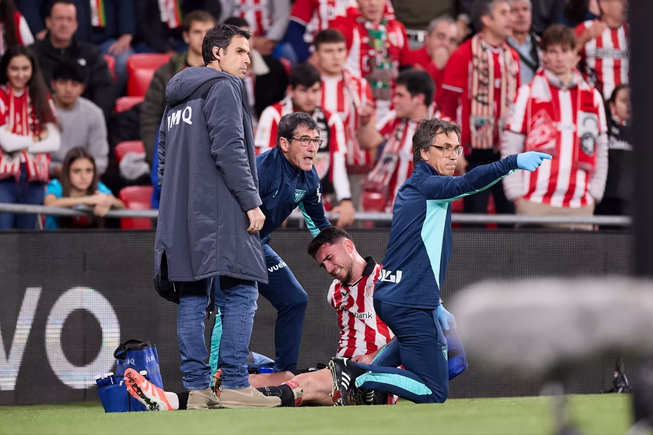 Aymeric Laporte momento lesión Athletic-Atletico de Madrid
