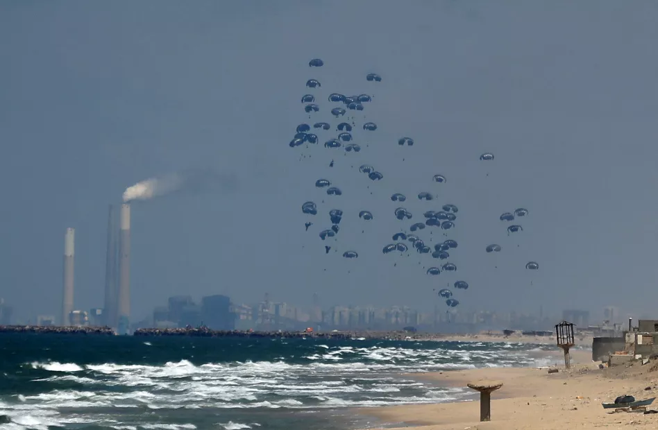 (Foto de ARCHIVO)

Lanzamiento por vía aérea de ayuda humanitaria a la Franja de Gaza en medio de la ofensiva lanzada por el Ejército de Israel tras los ataques ejecutados el 7 de octubre por el Movimiento de Resistencia Islámica (Hamás)



Europa Press/Contacto/Omar Ashtawy

25/3/2024