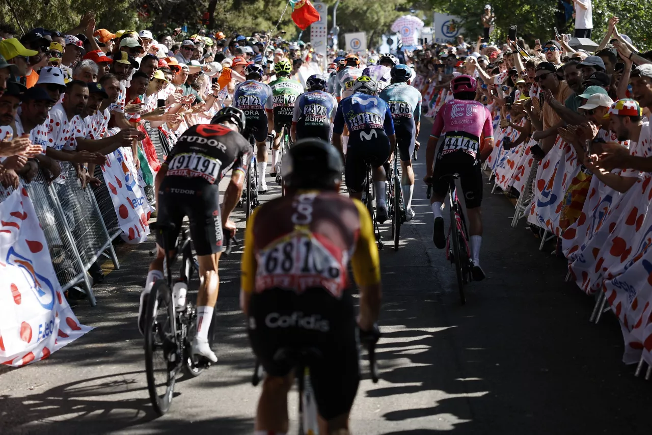 Barcelona (Spain), 05/07/2026.- Riders in action during the 2nd stage of the Tour de France cyling tour, a 168.5 km race from Tarragone to Barcelona, Spain, 05 July 2026. (Ciclismo, Francia, España) EFE/EPA/YOAN VALAT
