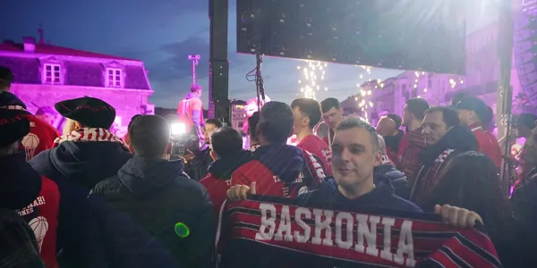 Paolo Galbiati, Baskoniaren bufanda batekin. Argazkia: Europa Press