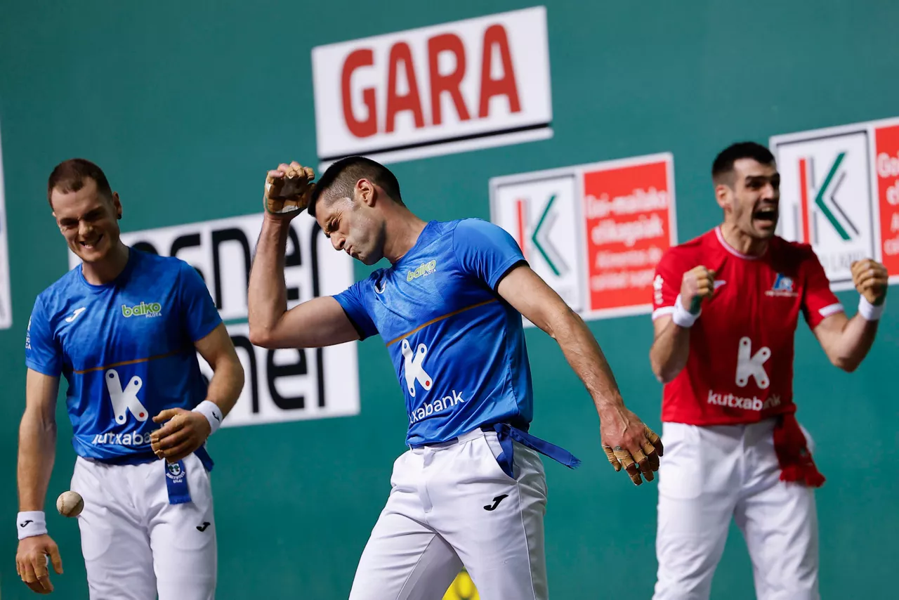 Laso eta Albisu, damu; Ezkurdia, pozez beteta. Argazkia: EFE