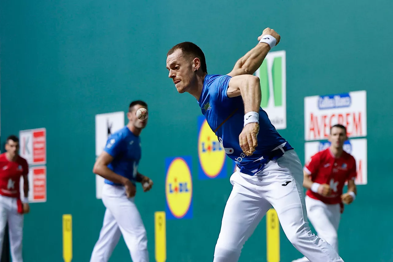 Unai Laso, pilota jotzeko gertu. Argazkia: EFE