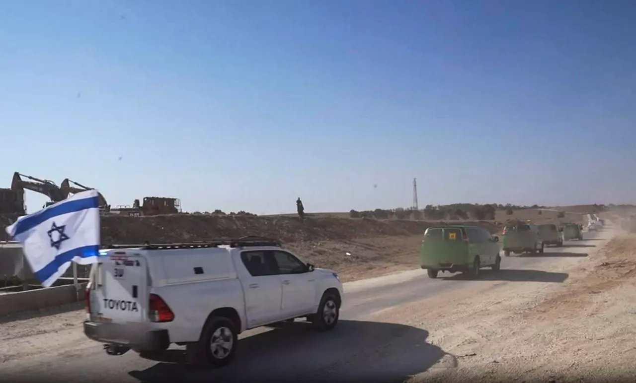 JERUSALÉN, 13/10/2025.- Captura de video del momento en que los rehenes liberados cruzaron la frontera hacia territorio israelí. Los siete primeros rehenes vivos liberados por Hamás este lunes ya están en territorio israelí, informó el Ejército de Israel en un comunicado. EFE/ Ejército de Israel (FDI) SOLO USO EDITORIAL/SOLO DISPONIBLE PARA ILUSTRAR LA NOTICIA QUE ACOMPAÑA (CRÉDITO OBLIGATORIO)
