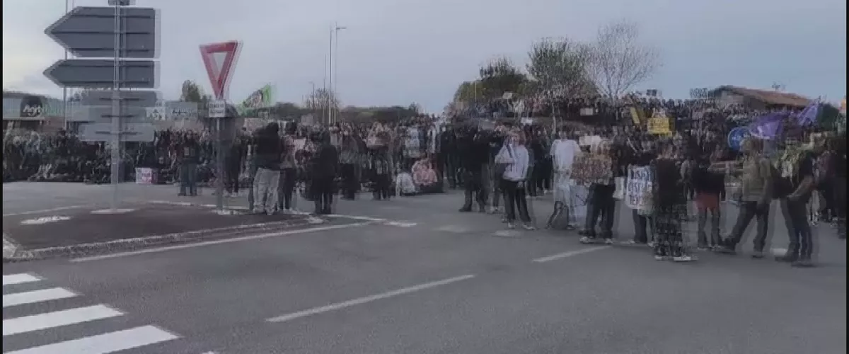 Baiona-manifestariak-A63