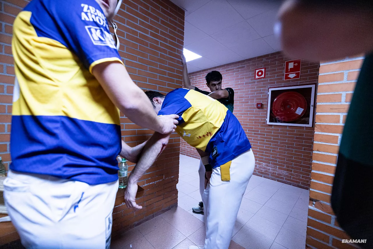 Basque sujeta el dañado brazo de Barandika Winter Series