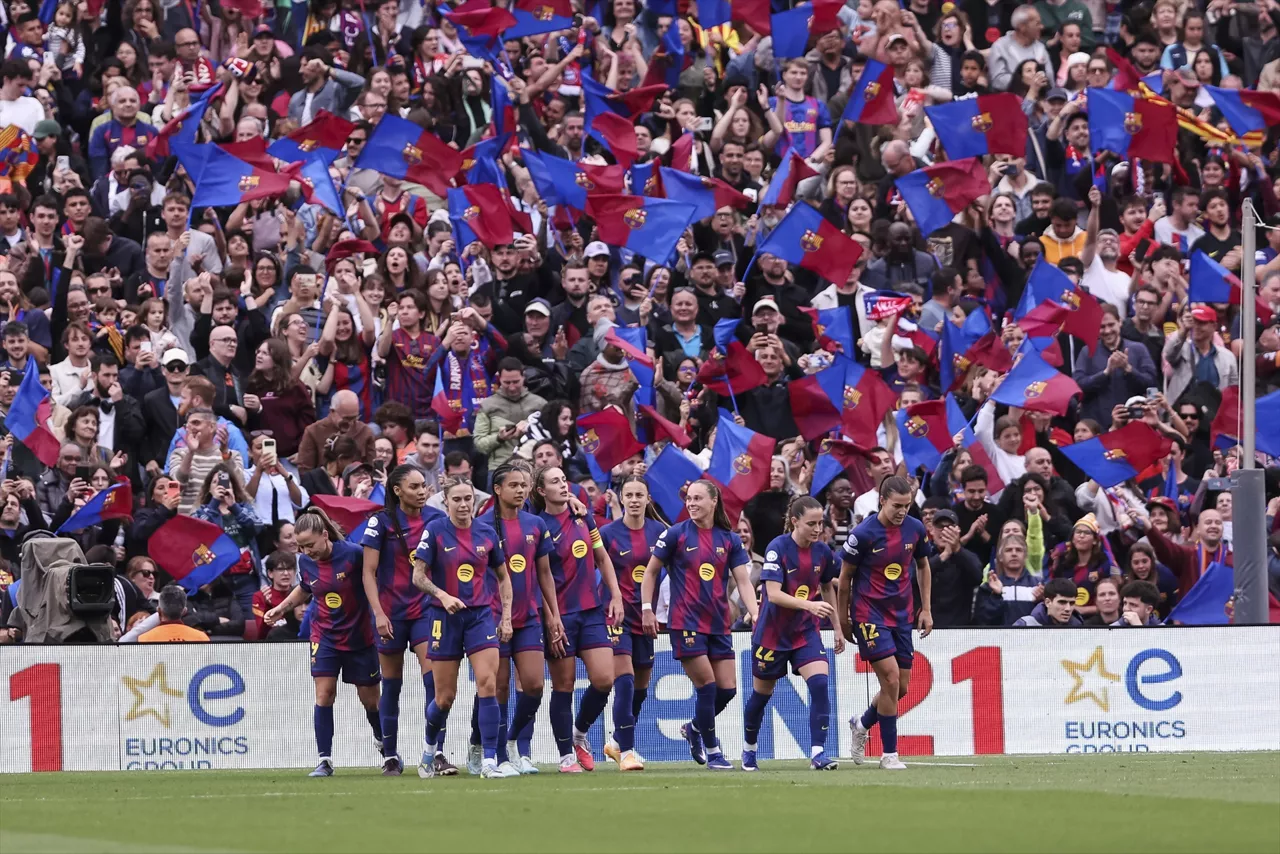 FC Bartzelona emakumezkoa ospatzen 
