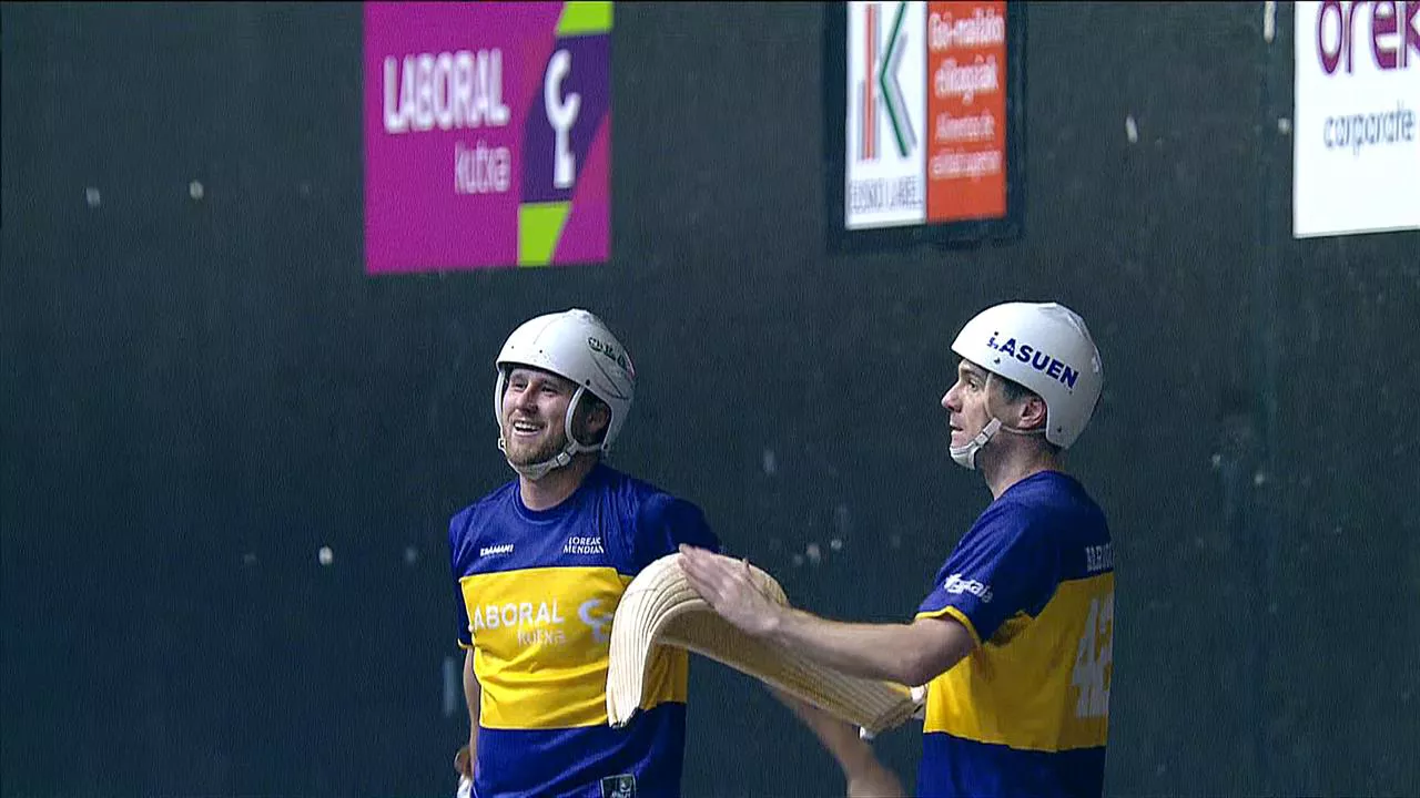 Barandika eta Basque Winter Serieseko finalerdietako lehen garaipena ospatzen