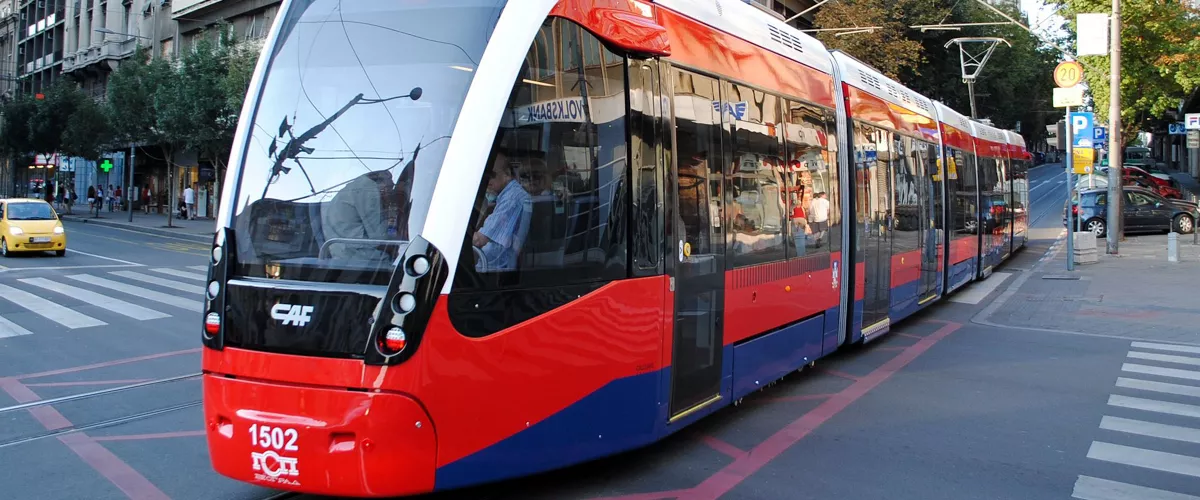 CAFek diseinatu eta egindako Belgradoko tranbia.