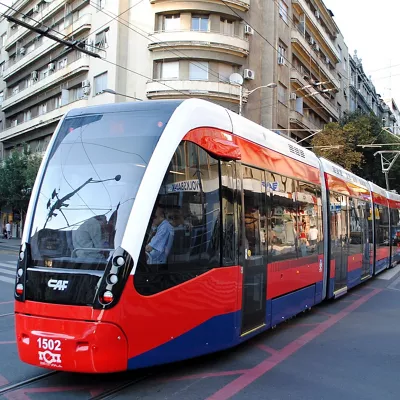 CAFek diseinatu eta egindako Belgradoko tranbia.