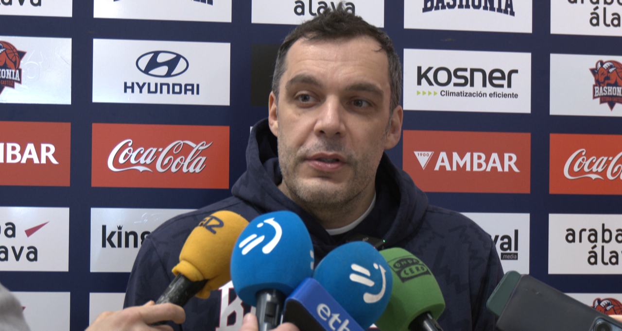 Paolo Galbiati prentsaren galderak erantzuten, Monakoren aurkako partidaren prebian