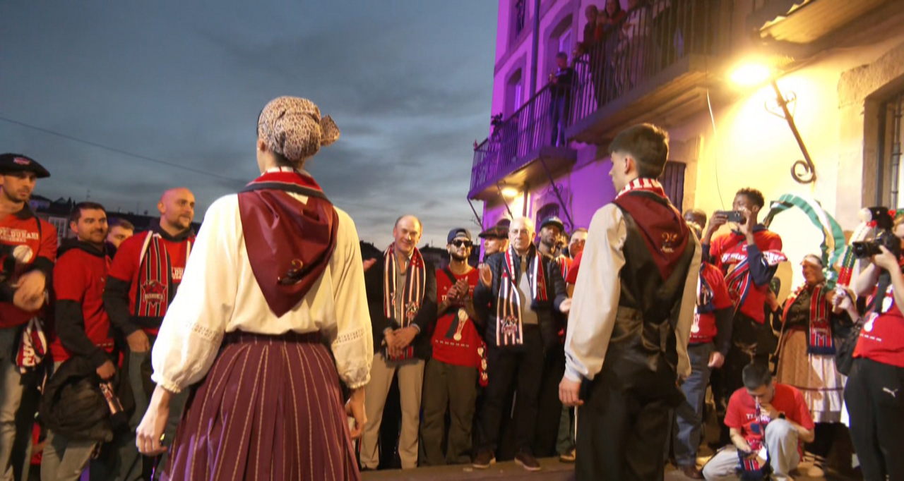 Kosner Baskoniaren Errege Kopako garaipenaren ospakizunean egindako aurreskua