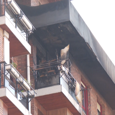 Bi pertsona zauritu dira Azkoitian, etxe batek su hartu ondoren 