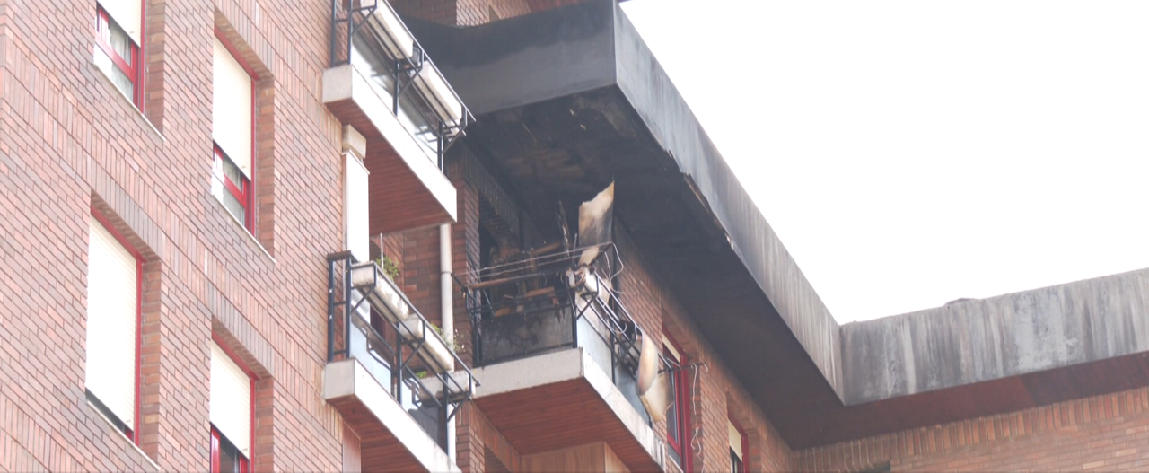 Bi pertsona zauritu dira Azkoitian, etxe batek su hartu ondoren 