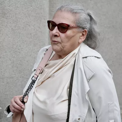 FOTODELDÍA MADRID , 09/04/2026.- Carmen Pano a su llegada este jueves al Tribunal Supremo donde prosigue el juicio a Ábalos, Koldo y Víctor de Aldama por el caso de las mascarillas, una presunta trama de corrupción para lucrarse con material sanitario durante la pandemia, con la declaración de testigos como Carmen Pano, quien afirma haber llevado sobres con dinero en efectivo a la sede del PSOE. EFE/Sergio Pérez
