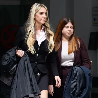 FOTODELDIA MADRID, 08/03/2026.- Claudia Montes (i) sale este miércoles al Tribunal Supremo (TS), donde ha acudido para declarar como testigo en el juicio que se sigue contra el exministro José Luis Ábalos, su exasesor Koldo García y al empresario Víctor de Aldama por el caso de las mascarillas, una presunta trama de corrupción para lucrarse con material sanitario durante la pandemia. EFE/Javier Lizon
