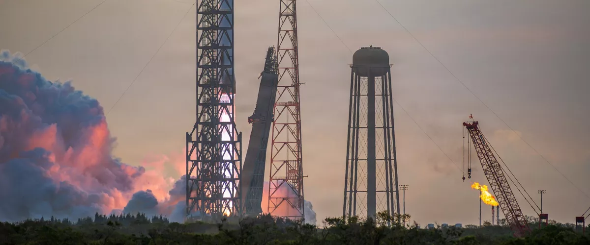 (Foto de ARCHIVO)

April 22, 2026, Cape Canaveral, Fl, United States of America: The Blue Origin New Glenn rocket carrying the BlueBird 7 mission blasts into the sky from Launch Complex 36 at the Cape Canaveral Space Force Station, April 19, 2026, in Cape Canaveral, Florida. The launch failed to deliver the satellite to the proper orbit.



Europa Press/Contacto/Gwendolyn Kurzen/Us Space

22/4/2026