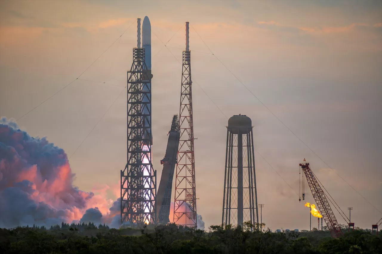 (Foto de ARCHIVO)

April 22, 2026, Cape Canaveral, Fl, United States of America: The Blue Origin New Glenn rocket carrying the BlueBird 7 mission blasts into the sky from Launch Complex 36 at the Cape Canaveral Space Force Station, April 19, 2026, in Cape Canaveral, Florida. The launch failed to deliver the satellite to the proper orbit.



Europa Press/Contacto/Gwendolyn Kurzen/Us Space

22/4/2026