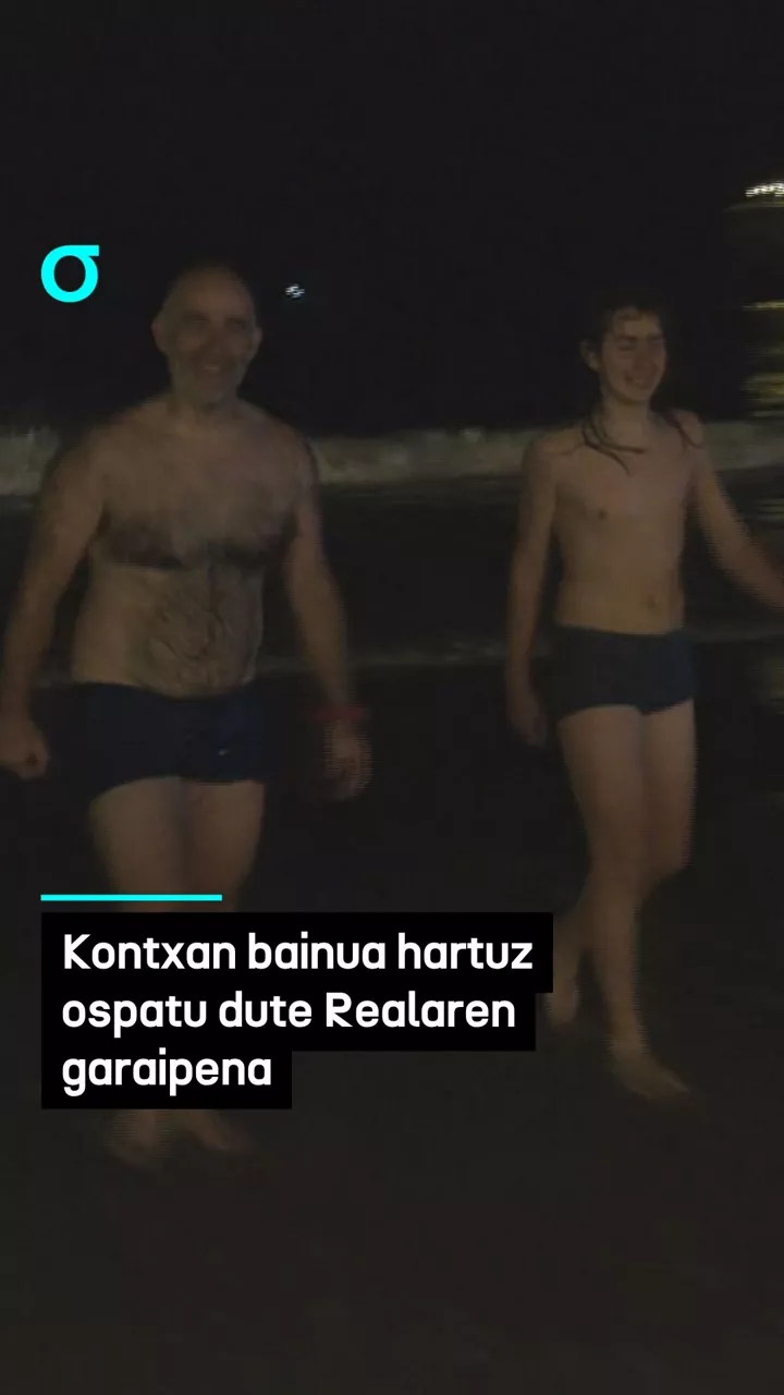 Kontxan bainua hartuz ospatu dute Realaren garaipena
