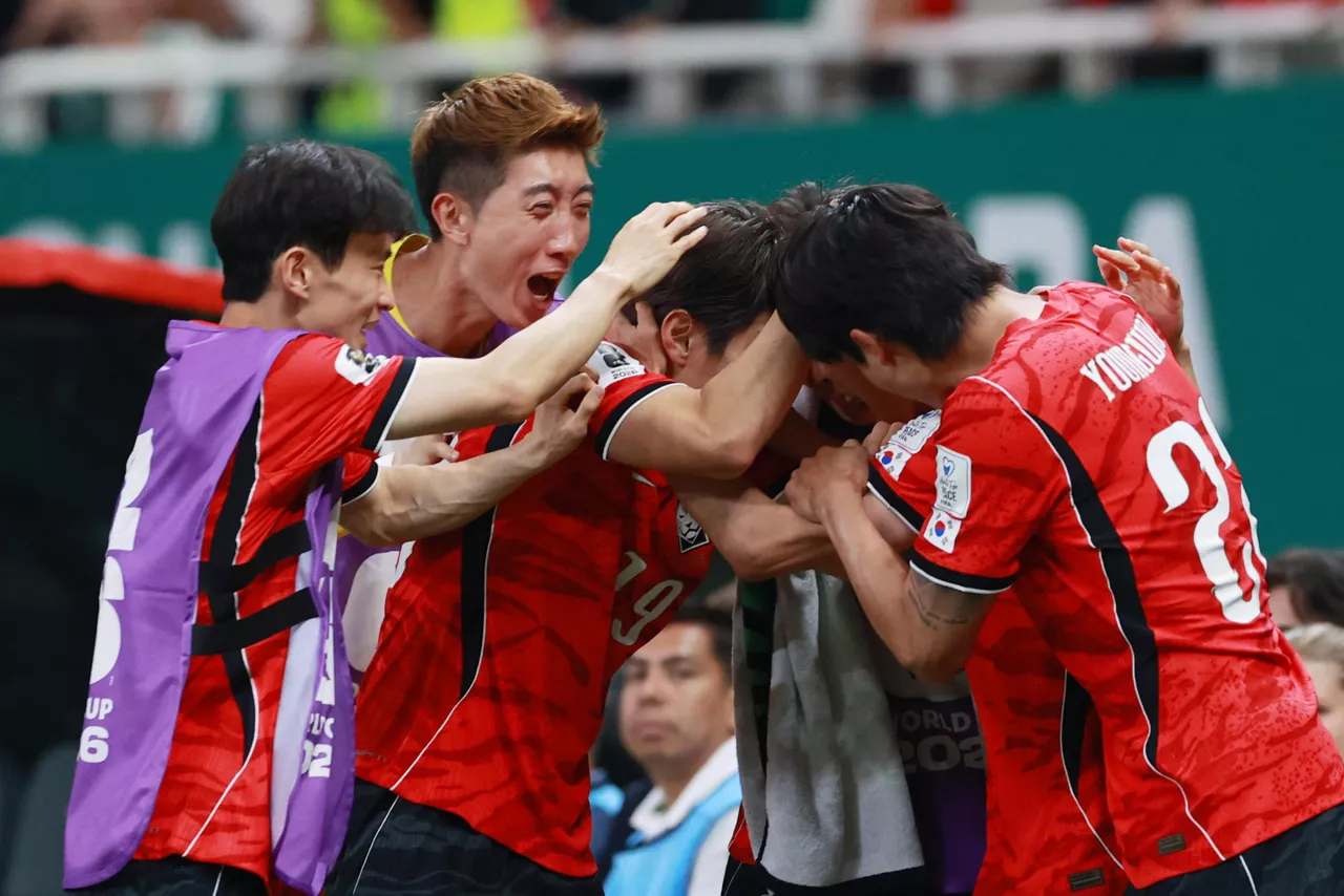 GR5066. GUADALAJARA (MÉXICO), 11/06/2026.- Jugadores de Corea del Sur celebran este jueves, al finalizar un partido del grupo A del Mundial de la FIFA 2026 entre Corea del Sur y República Checa en el estadio Akron en Guadalajara (México). EFE/ Alex Cruz
