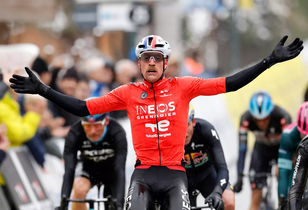 ISOLA (France), 14/03/2026.- Dorian Godon of INEOS Grenadiers team celebrates his win as he crosses the finish line during the 7th stage of the Paris-Nice cycling race over 47km from Pont Louis Nucera to Isola, France, 14 March 2026. (Ciclismo, Francia, Niza) EFE/EPA/SEBASTIEN NOGIER
