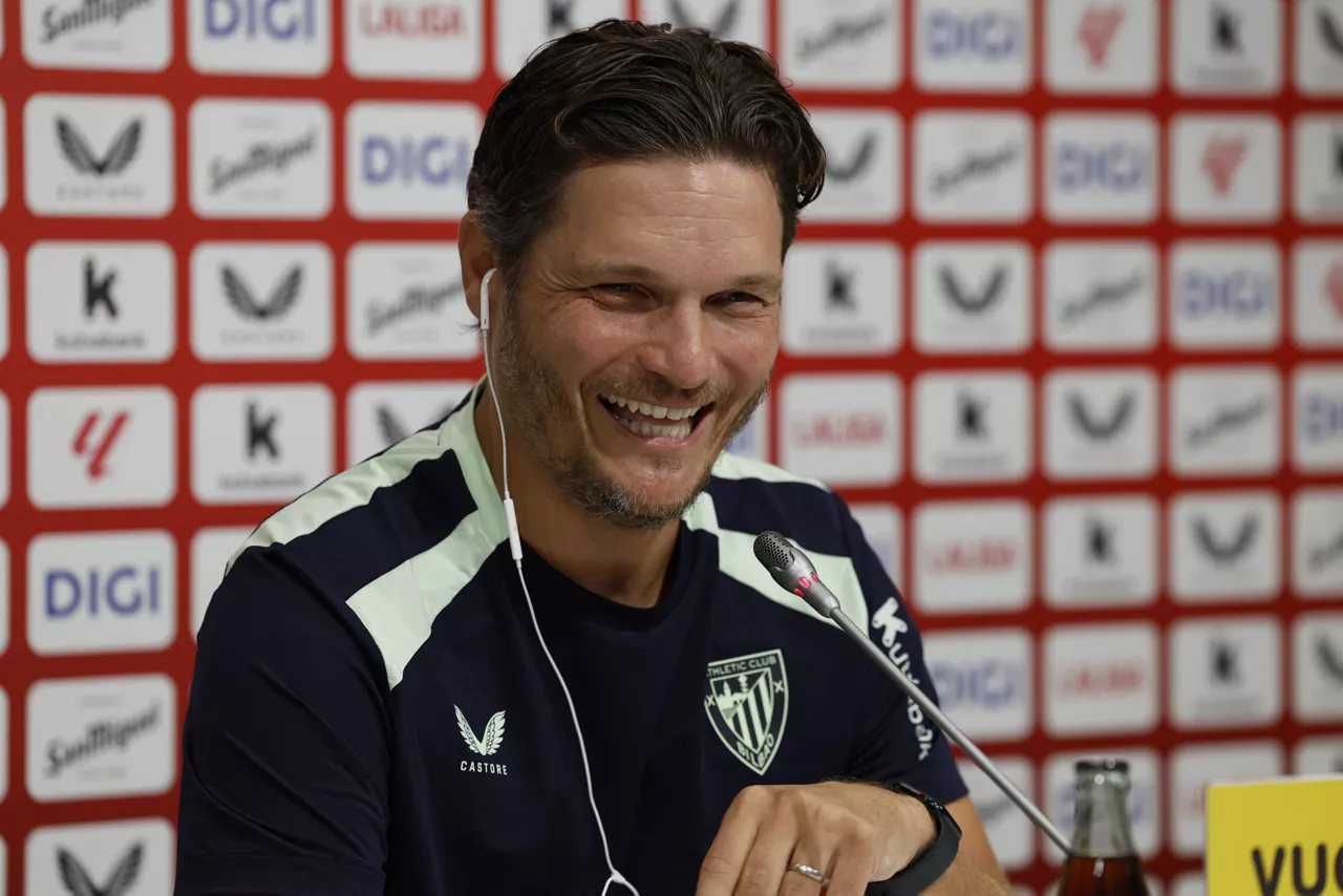 LEZAMA (BIZKAIA), 16/10/2026.- El entrenador del Athletic de Bilbao, Edin Terzic, ha ofrecido este viernes una rueda de prensa previa al encuentro del club rojiblanco contra el Valencia en el estadio de Mestalla. EFE/ Miguel Toña
