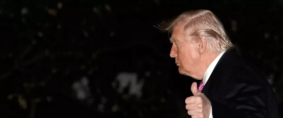 Washington (United States), 29/03/2026.- US President Donald Trump walks on the South Lawn of the White House upon his return to Washington, DC, USA, 29 March 2026. EFE/EPA/Yuri Gripas / POOL

