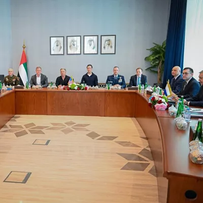 ABU DABI, 04/02/2026.- La segunda ronda de contactos trilaterales entre negociadores de Ucrania, Rusia y EE.UU. para poner fin a la guerra entre Moscú y Kiev ha comenzado este miércoles en la capital de los Emiratos Árabes Unidos, Abu Dabi. Ambas delegaciones repiten composición en esta segunda ronda de los contactos trilaterales, que según ha dicho el presidente Zelenski, se extenderán también al jueves. EFE/  Minsterio de Exteriores de EAU- SOLO USO EDITORIAL/SOLO DISPONIBLE PARA ILUSTRAR LA NOTICIA QUE ACOMPAÑA (CRÉDITO OBLIGATORIO) - MEJOR CALIDAD POSIBLE
