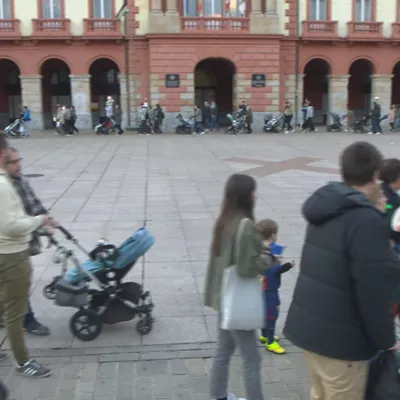 Multitudinaria protesta en Eibar para denunciar la falta de plazas suficientes en las haurreskolas