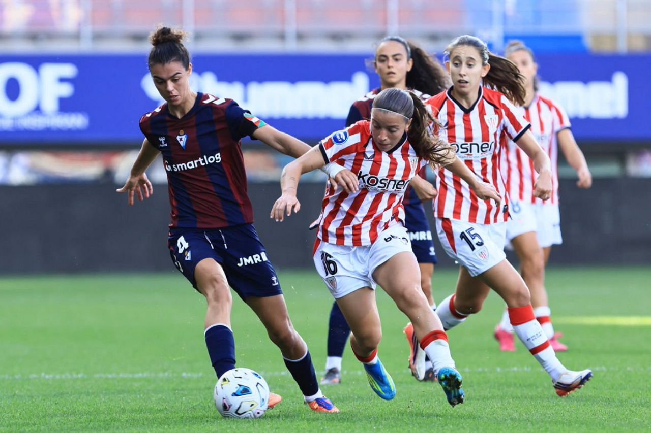 Carla Andres (Eibar) eta Amaia Iribarren (Athletic)