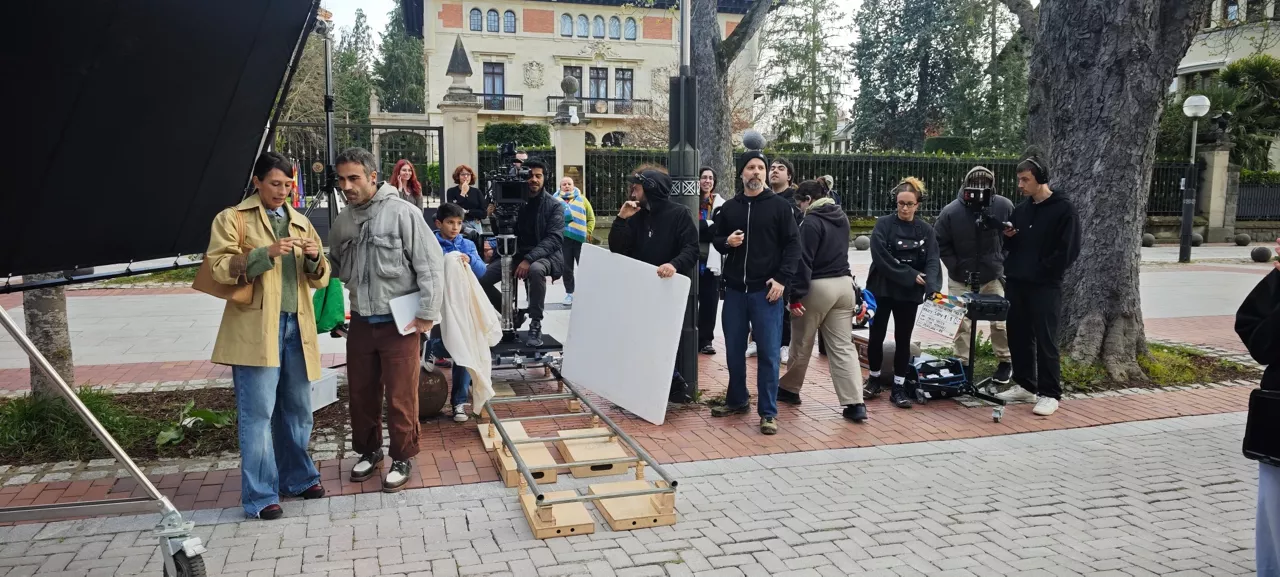 "Izaki pixkat gardenak" seriearen errodajea